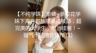 少妇装纯迷死人全程露脸短裙诱惑，深喉大鸡巴让小哥揉着奶子爆草骚穴，浪叫不断表情好骚，骚逼水好多真刺激