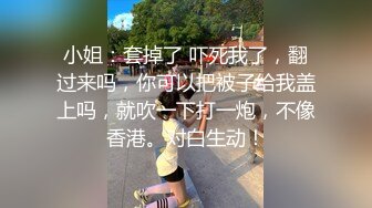 大学舞蹈系的妹子不学好在厕所抽烟，抄底她的小骚逼，逼里还挂了