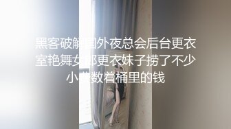 卡哇伊呆萌美少女！娇小身材贫乳！脱光光抬脚看穴，穿上开档黑丝袜，翘起屁股摇摆，摆弄各种姿势