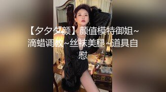 黑丝短裙骚少妇剧情演绎勾搭上门的维修工，全程露脸深喉大鸡巴，衣服都没脱就让大哥各种乱草无套蹂躏内射