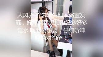 黑丝女仆两个年轻的小骚妹让两小哥床上玩弄，大姨妈都来了还骚呢，道具摩擦激情爆草，给大哥套着包皮吹鸡巴