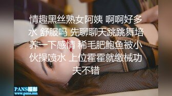 冷艳极品美女和炮友居家激情啪啪，镜头对着肥穴特写进出抽插，大屁股上位骑乘套弄，插着JB手指揉捏菊花