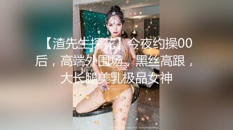 男：谁他妈看你，骚一点，过来吃老公大鸡巴，自己摸逼摸奶子   女：想吃。高速驾驶，非常骚气的娘们！