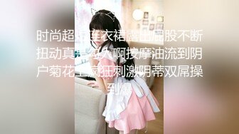 两个可爱女孩服侍主人的大鸡巴，射在小嘴里相互传递